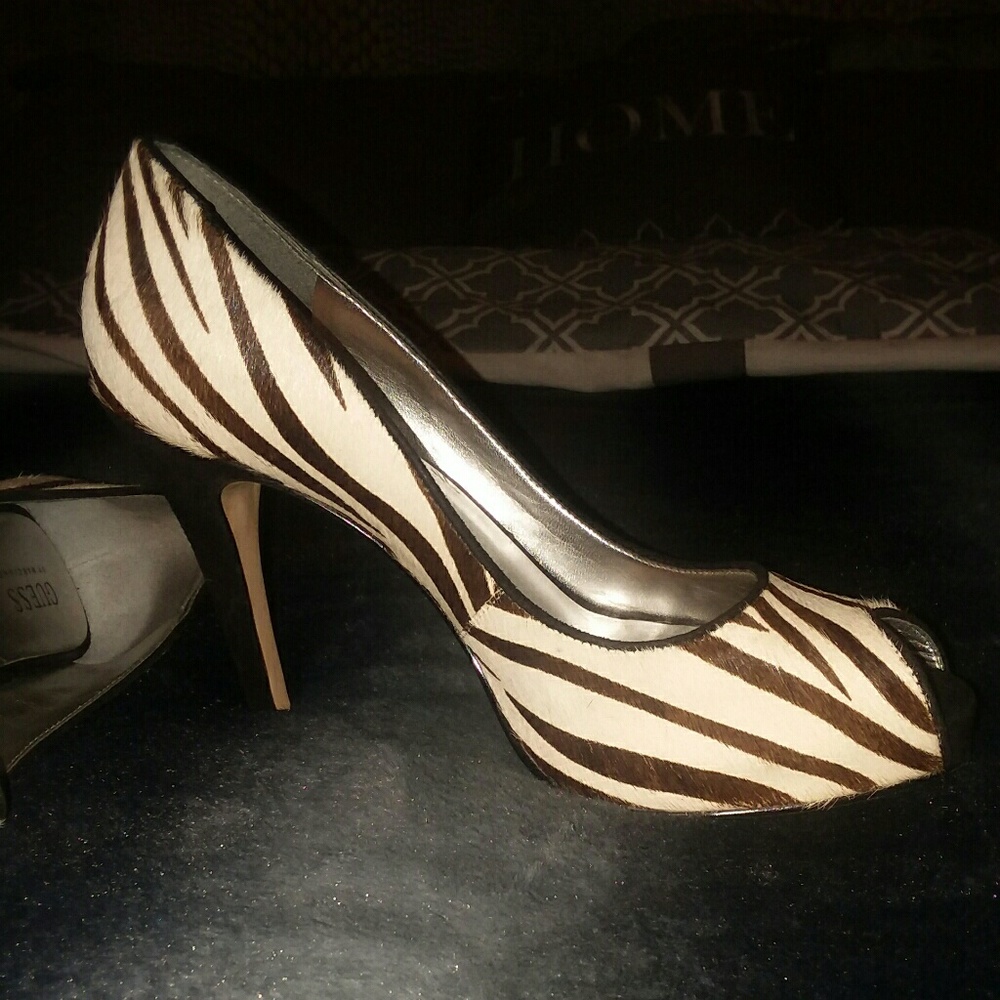 Guess horsehair, peep toe heels